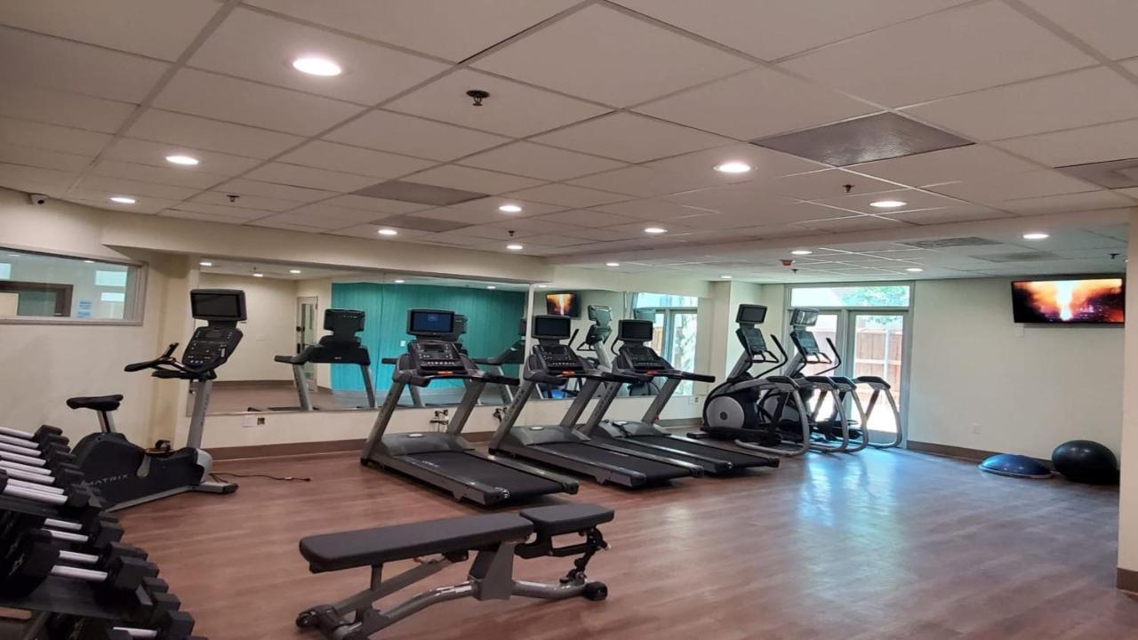 Holiday Inn Express & Suites Arlington North - Stadium Area By Ihg Eksteriør billede