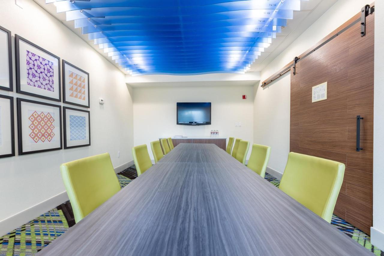 Holiday Inn Express & Suites Arlington North - Stadium Area By Ihg Eksteriør billede