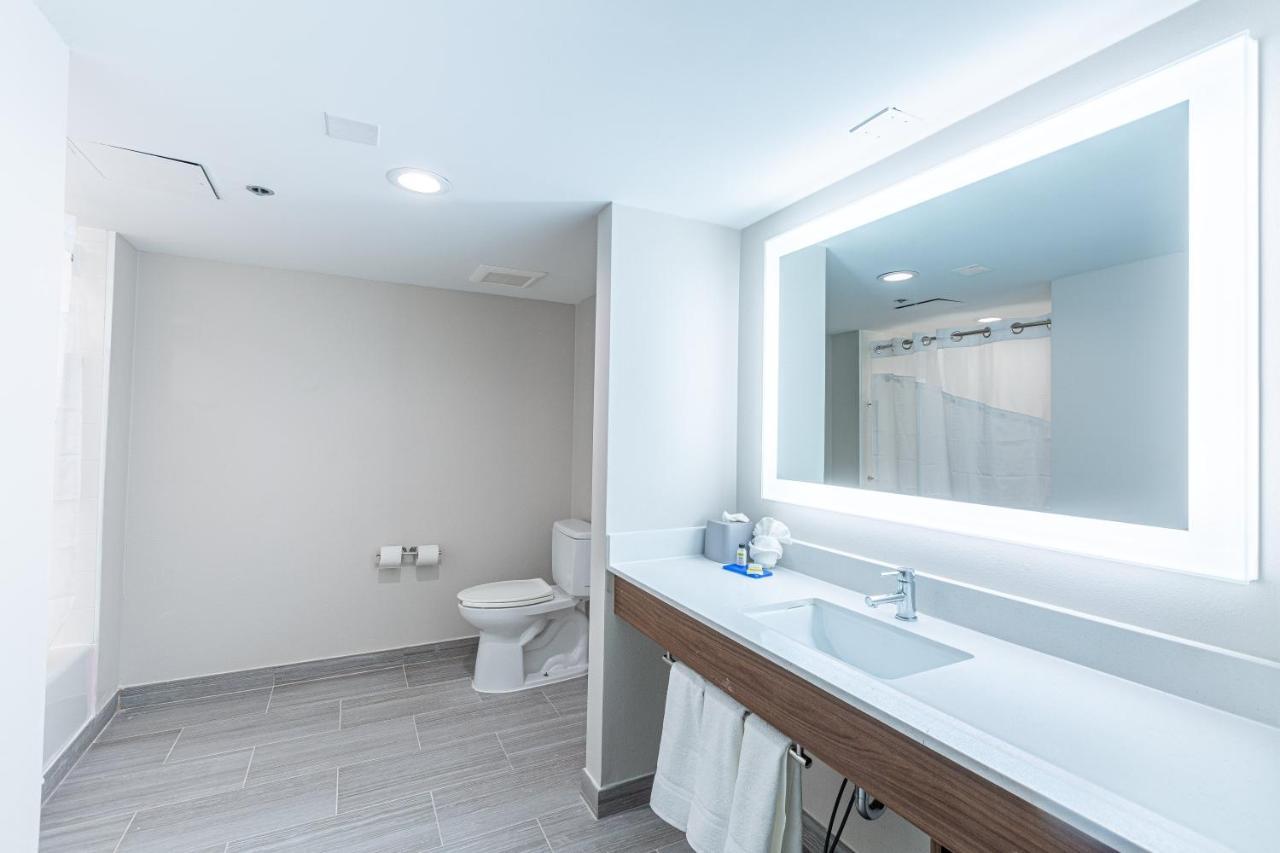 Holiday Inn Express & Suites Arlington North - Stadium Area By Ihg Eksteriør billede